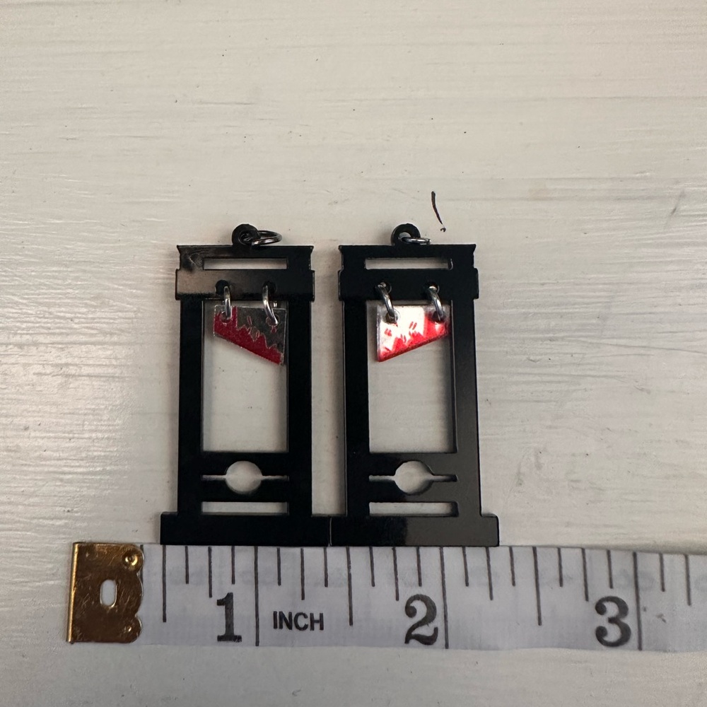 Guillotine dangle charms